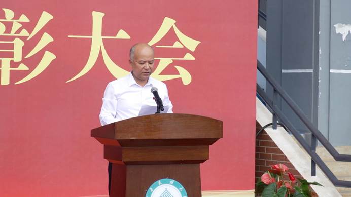 段云学宣读